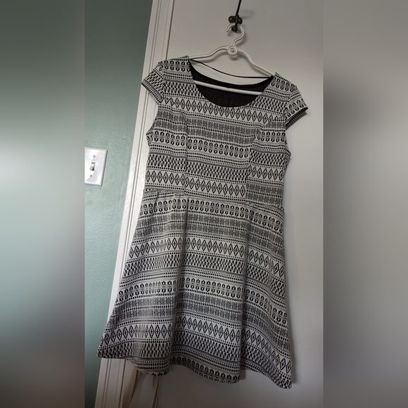Black and white geometric print size L skater dress - Picture 1 of 3